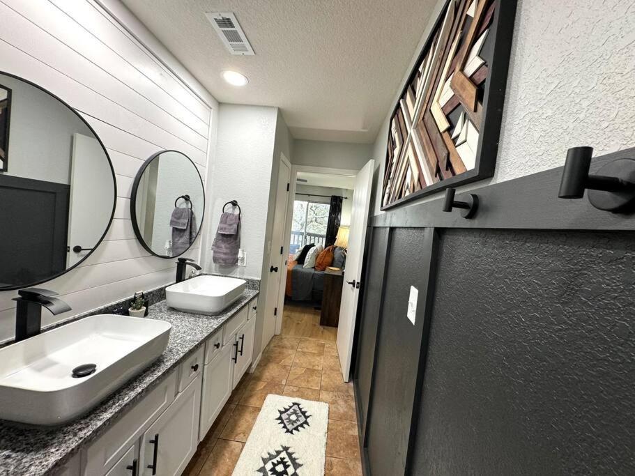 Modern Comfort: Updated Cozy Condo In Indian Point Μπράνσον Εξωτερικό φωτογραφία