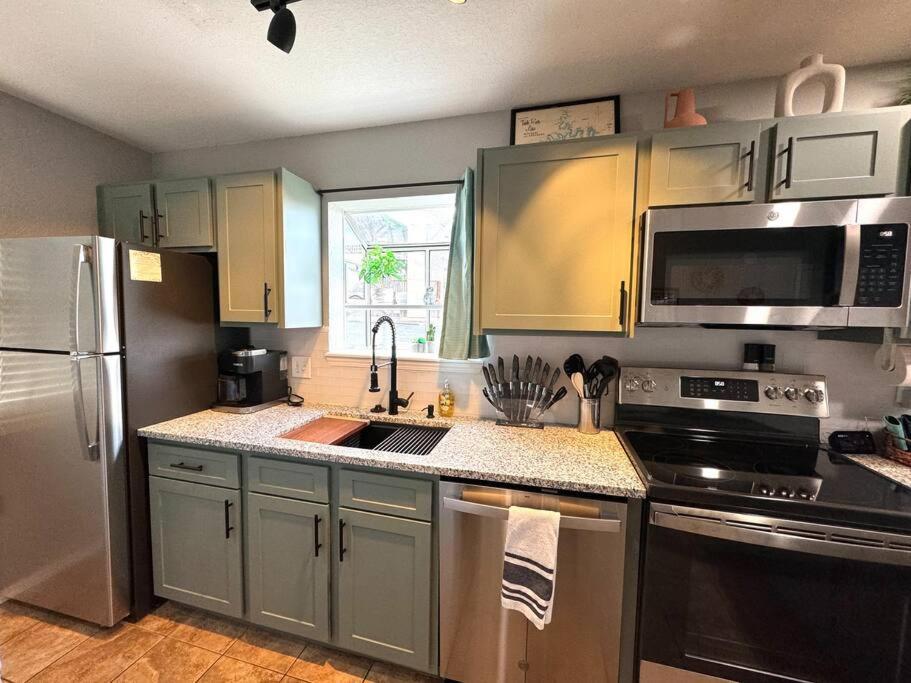 Modern Comfort: Updated Cozy Condo In Indian Point Μπράνσον Εξωτερικό φωτογραφία