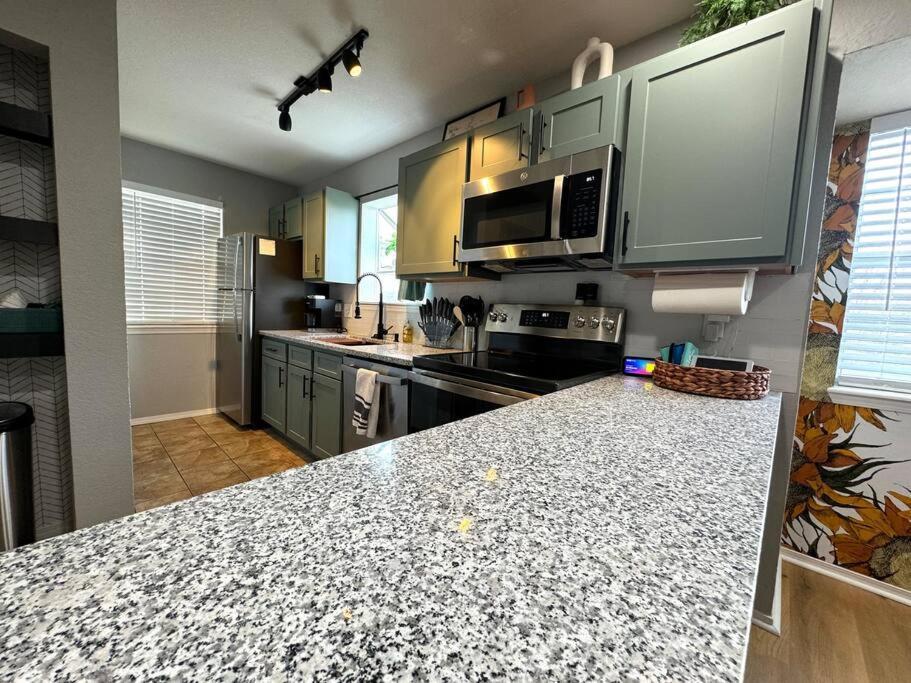 Modern Comfort: Updated Cozy Condo In Indian Point Μπράνσον Εξωτερικό φωτογραφία