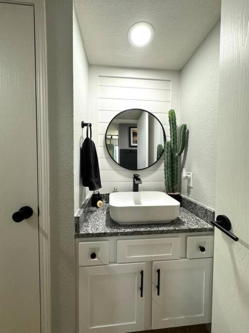 Modern Comfort: Updated Cozy Condo In Indian Point Μπράνσον Εξωτερικό φωτογραφία