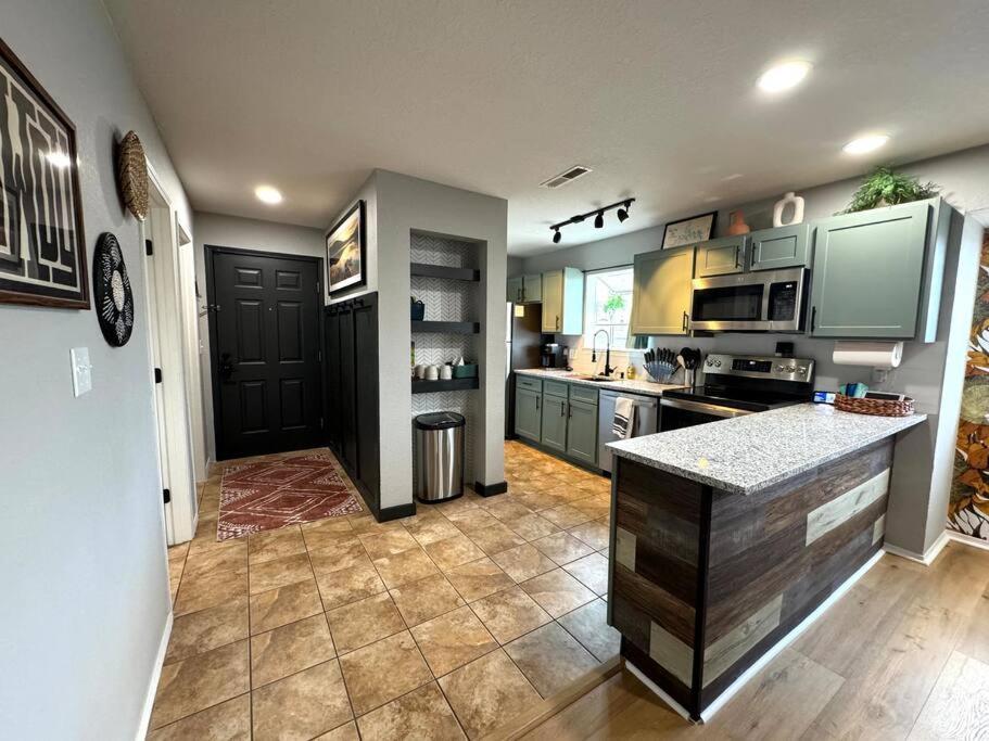 Modern Comfort: Updated Cozy Condo In Indian Point Μπράνσον Εξωτερικό φωτογραφία