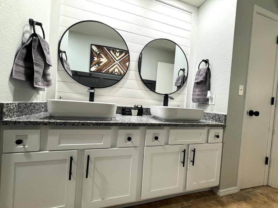 Modern Comfort: Updated Cozy Condo In Indian Point Μπράνσον Εξωτερικό φωτογραφία